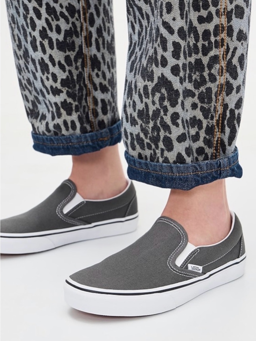 Vans Classic Slip-On Canvas Sneakers in Gray and White Charcoal Men’s size 7